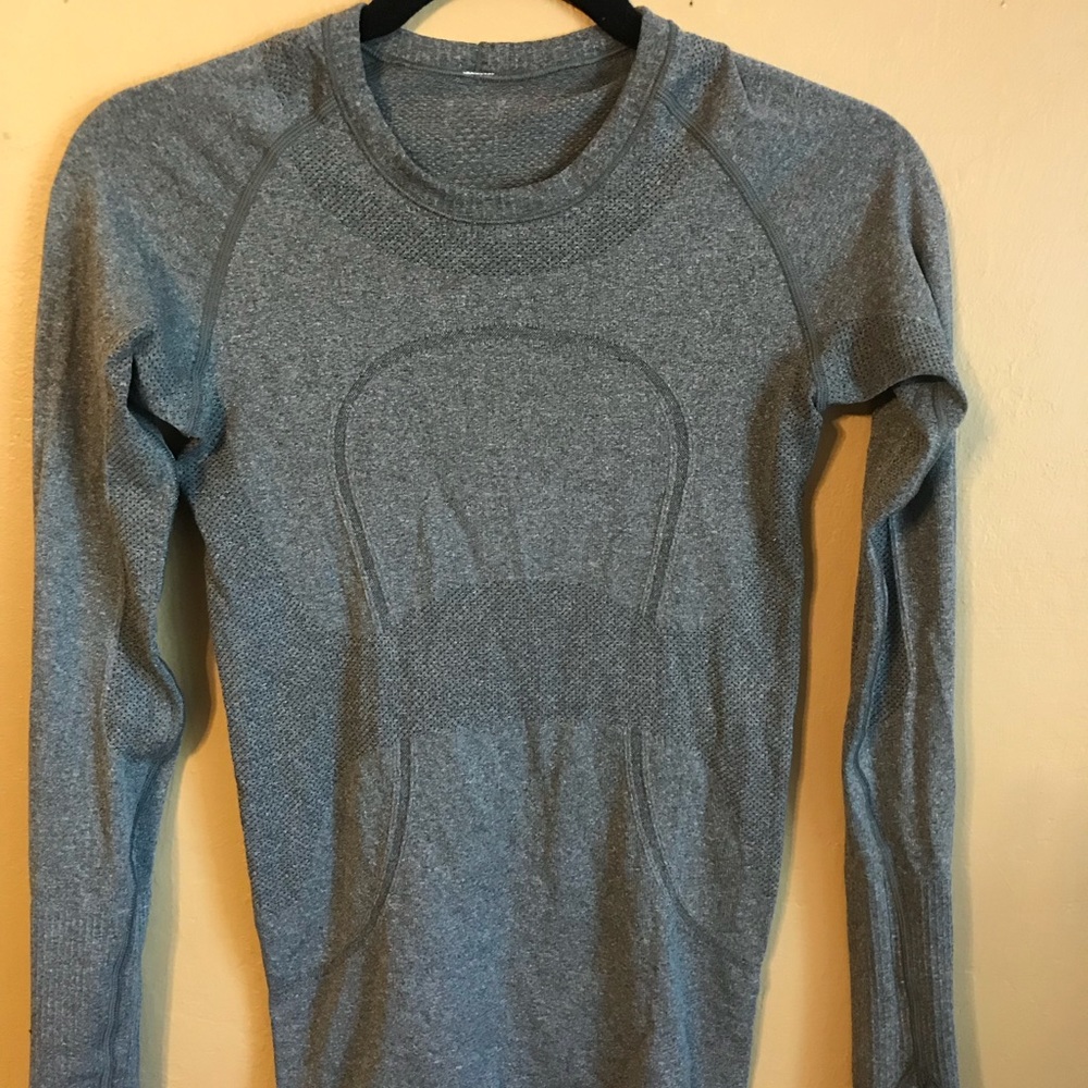 Lululemon workout shirt